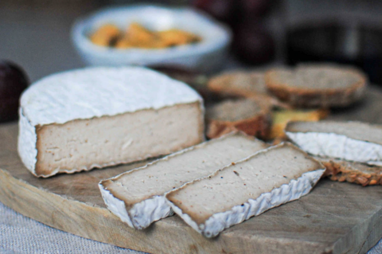 Fungos e caju dão sabor aos queijos veganos